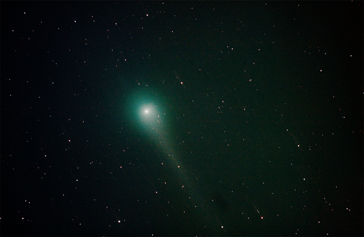 comet-lulin-02242009-stacked